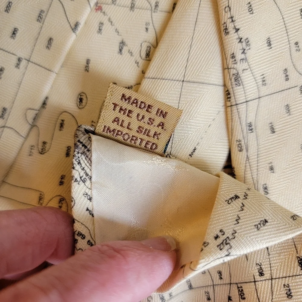 NWOT Tommy Bahama 100% Silk Mens Tie Yellow Blue Kiteboarding Map Travel